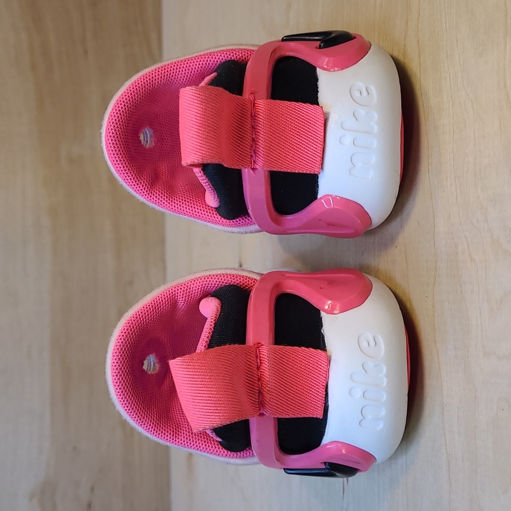 Nike Kids Sneakers Pink and Black - Picture 7 of 10